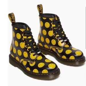 Doc Martens smiley boots worn twice. Like new! Size 7 women.